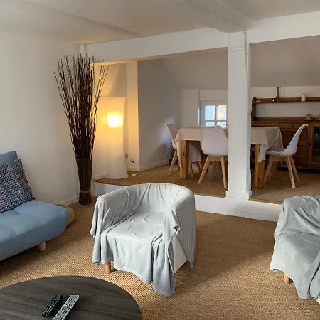 Place Leonard Apartment *
